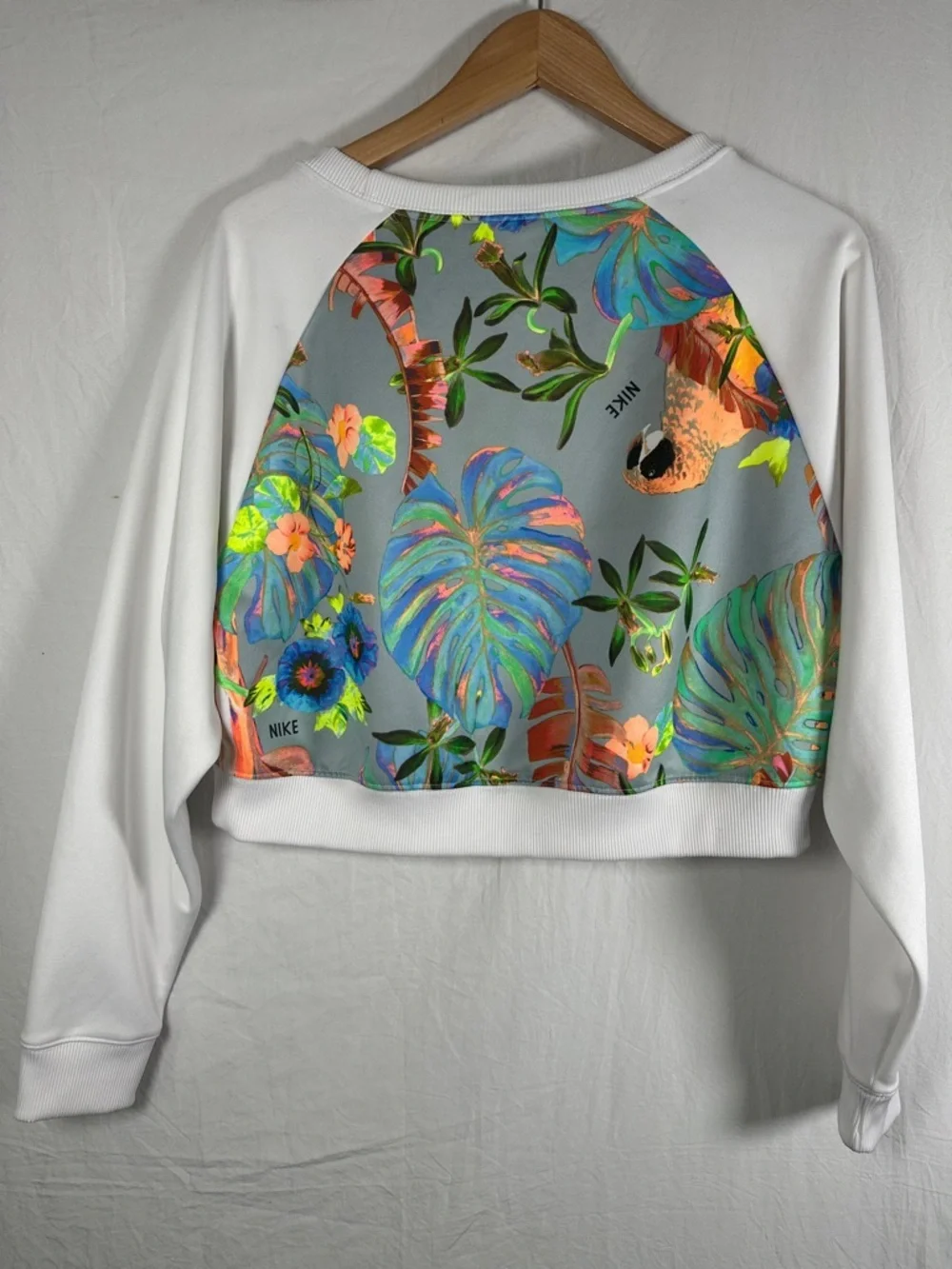 Nike White Cropped Sweatshirt with Tropical Multicolor Print
